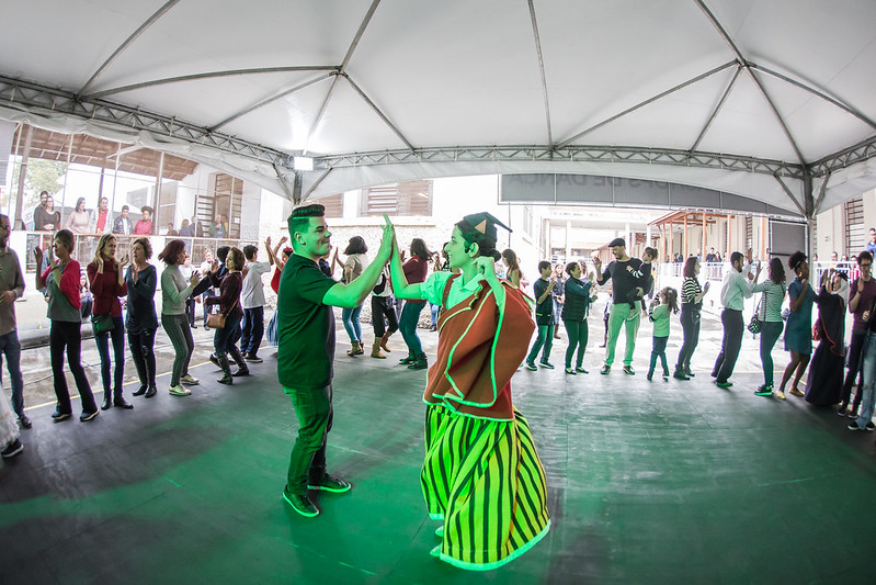 Foto de pessoas dançando no workshop
